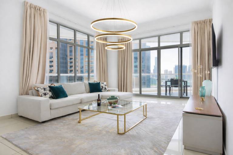 Luxury Marina Views Near Mall & Beach Sleeps 7