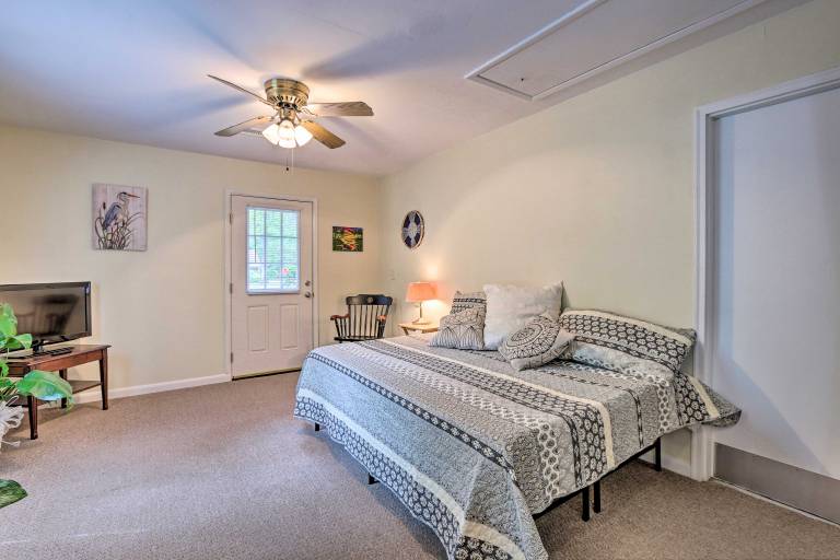 Cozy Studio with Yard, 6 Miles to Dwtn Beaufort! — photo 4
