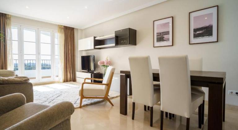 Fully equipped spacious holiday apartment with garden, private pool & patio | Perfect for remote work | Dogs allowed — photo 2