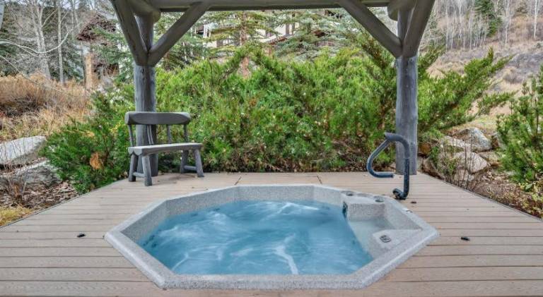 House with jacuzzi & barbecue — photo 5