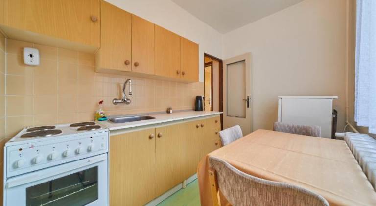 Serviced apartment with sauna, patio & hot tub — photo 5