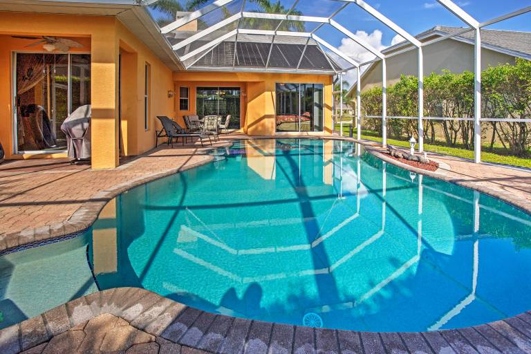 Naples Home w Pool Extended Stays Welcome