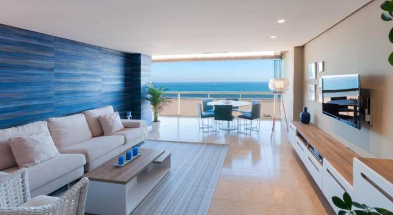 Holiday apartment with patio, pool & yard — photo 4