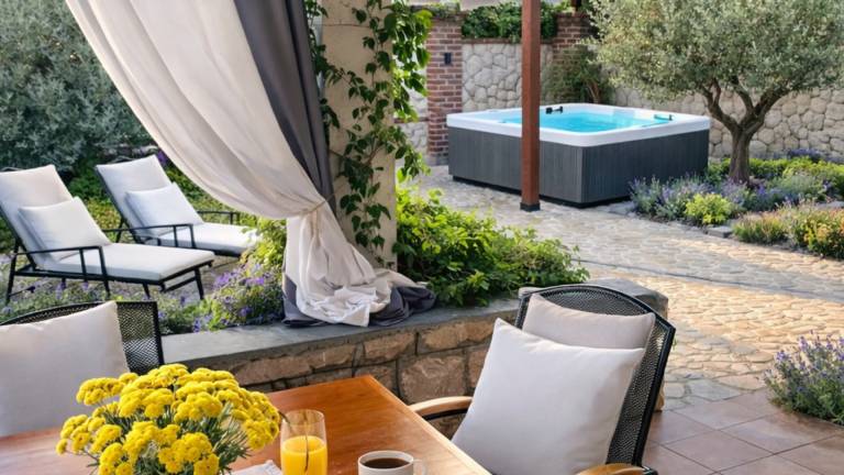 Villa with yard, BBQ & jacuzzi | Pet-friendly — photo 4