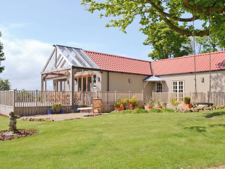 Cottage Cayton Bay