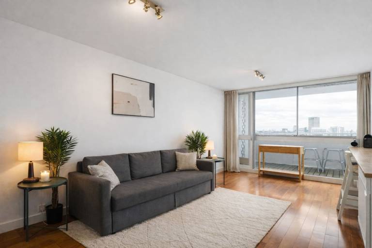Holiday apartment with yard — photo 2