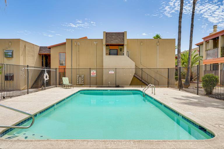 3 Mi to Tucson Medical Center Studio Apt w Patio