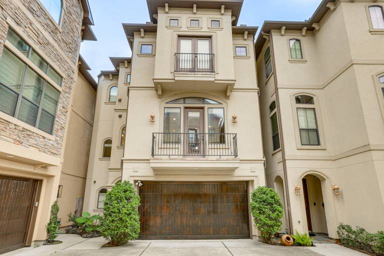 Walkable Group Friendly Houston Rental Near NRG