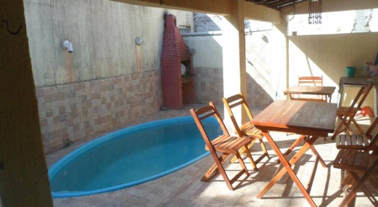 House with pool — photo 4