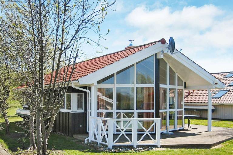 Fully equipped house with hot tub, garden & patio | Dogs allowed — photo 2
