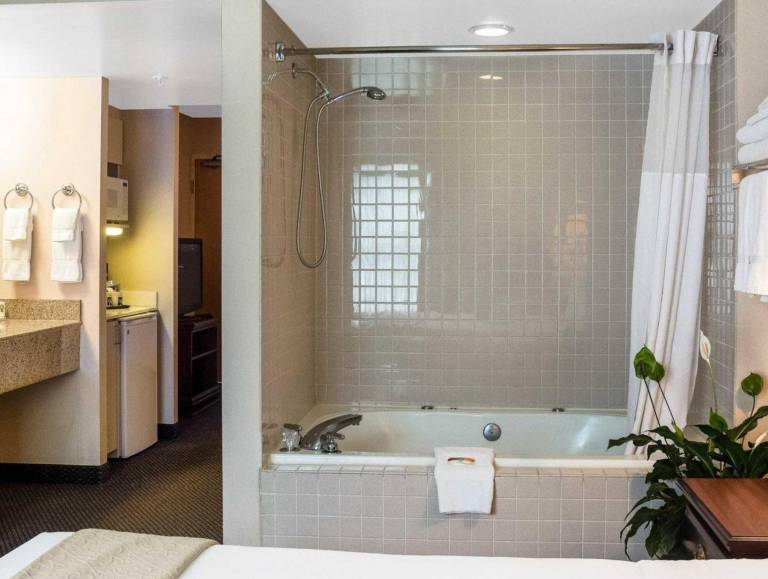 Quality Suites Lake Wright - Norfolk Airport — photo 5