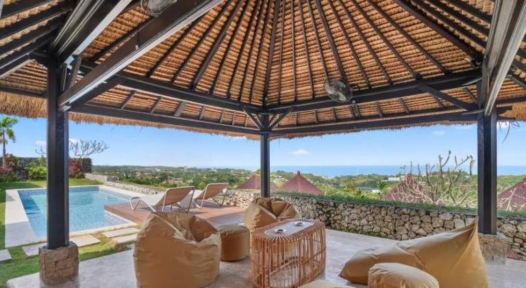 Villa with pool in Pecatu