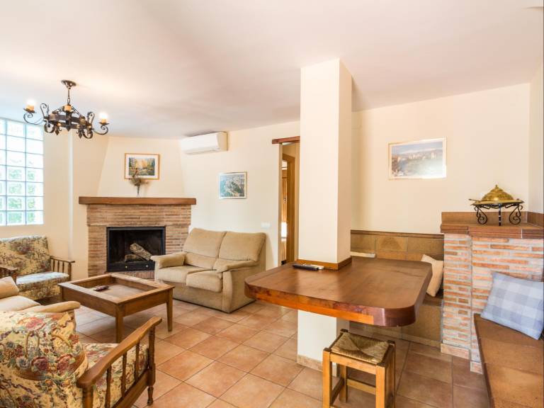 Wonderful cottage with patio, yard & private pool | Pets allowed — photo 2