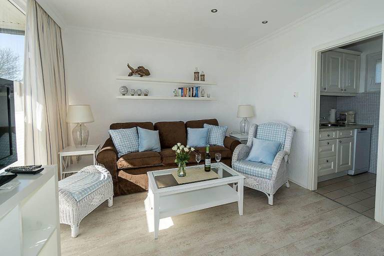 Vacation home with terrace & yard | Sea view — photo 4