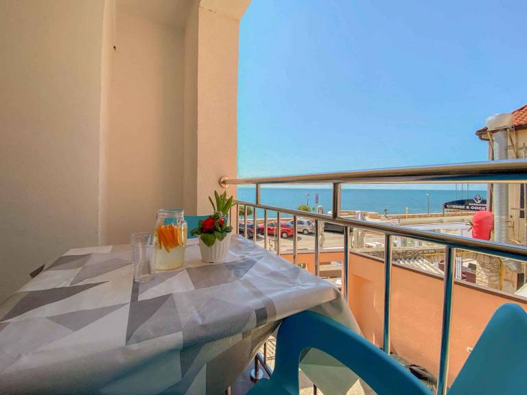 Holiday apartment with patio — photo 3
