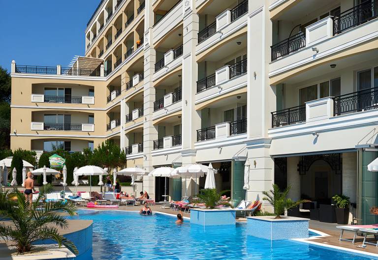 Big serviced apartment with sauna, pool & patio | Beach nearby | Dogs allowed — photo 3