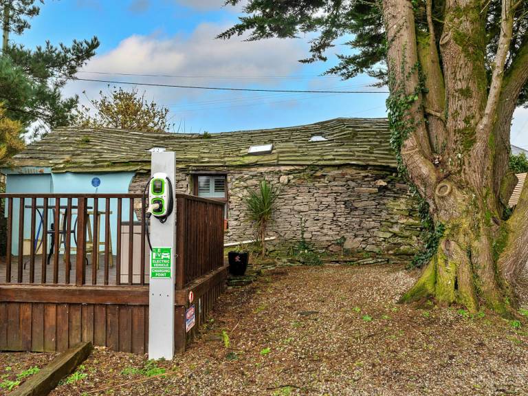 Charming vacation home with patio & BBQ | Pet-friendly — photo 5