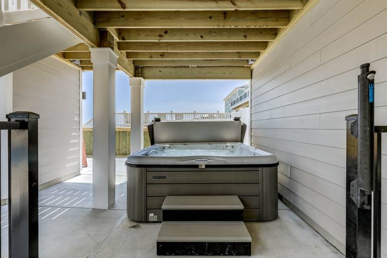 Dolphin Watch Oceanfront Private Pool, Hot Tub, Dog Friendly — photo 4
