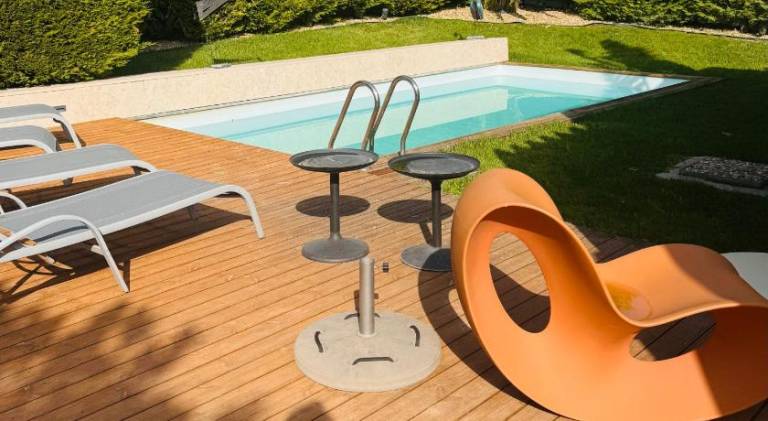 Villa with pool — photo 4