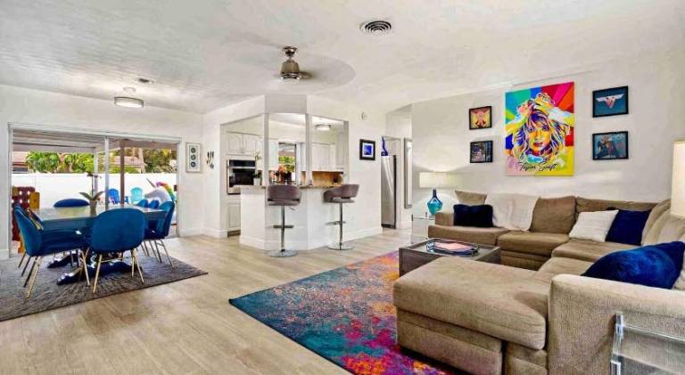 World Cup Luxury Base - 4 Miles to Hard Rock Stadium with Private Pool & Parking — photo 3