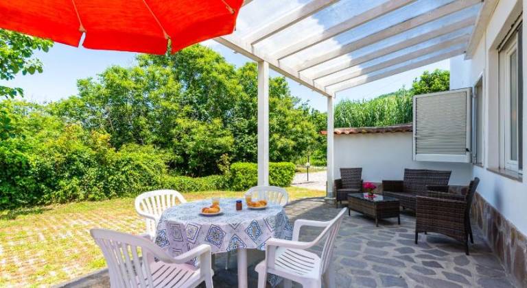 Holiday apartment with patio, pool & grill in Serrara Fontana