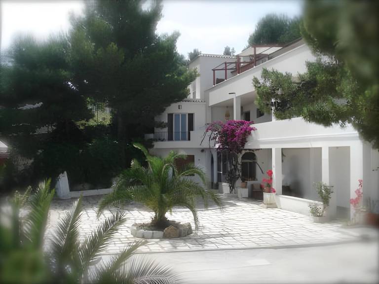 Serviced apartment with grill, garden & patio in Vieste