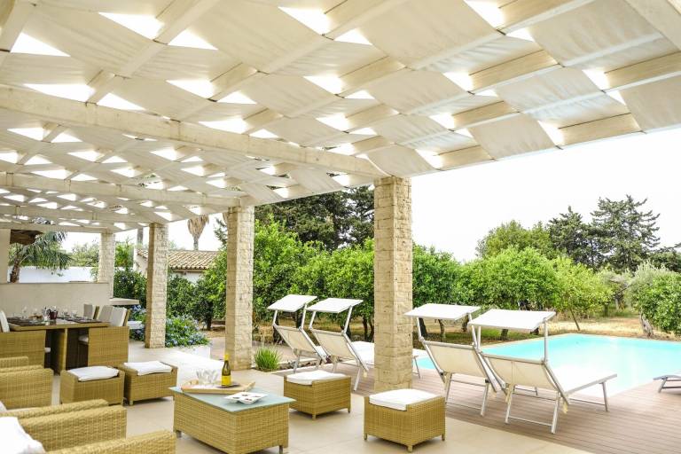 Child-friendly villa with barbeque & private pool | Pets allowed — photo 2