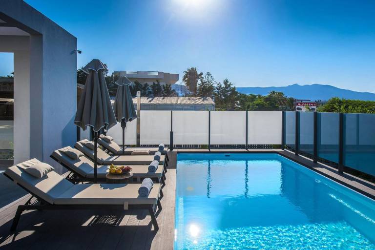 Fully equipped rental apartment with patio, garden & private pool | Close to the beach | Dogs allowed in Malevizi