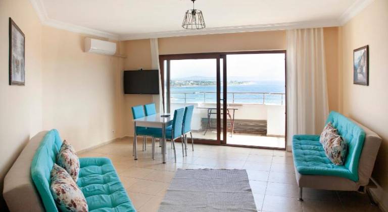 Serviced apartment with patio & garden | Pet-friendly — photo 2