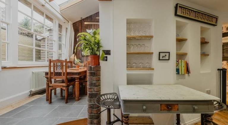 House | Next to Christmas Steps — photo 4