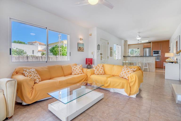 Villa with pool, fast internet & yard | Beach view | Perfect for remote work — photo 4