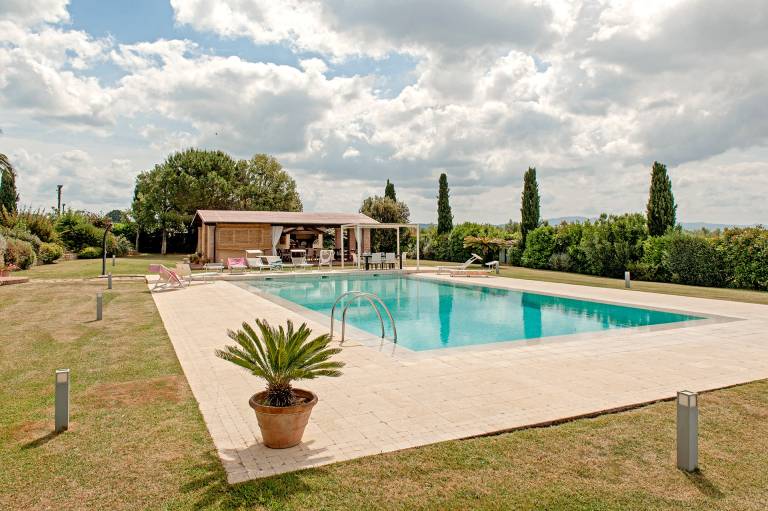 Villa with yard, fast internet & private pool | Garden view — photo 2