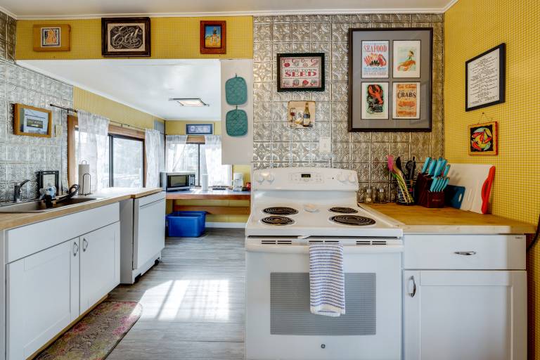 Beachfront Cottage on Seaside Promenade w/ Hot Tub — photo 5