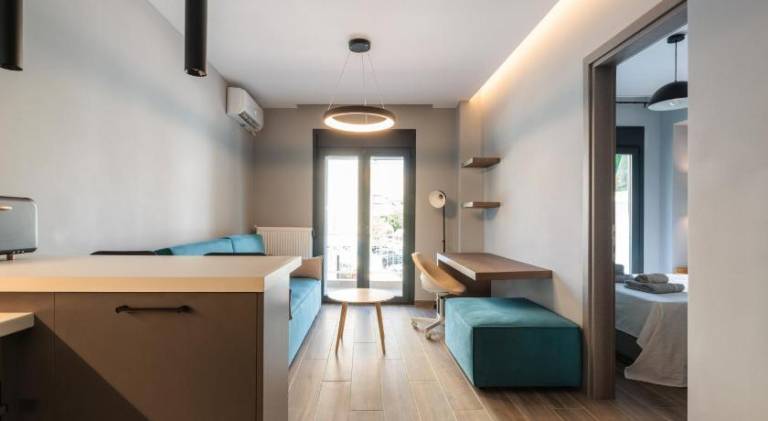 Apartment with patio | Close to Yeni Mosque | Suitable for remote work in Thessaloniki
