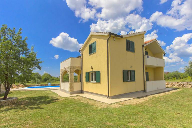 Villa with pool, garden & BBQ | Pool view — photo 5