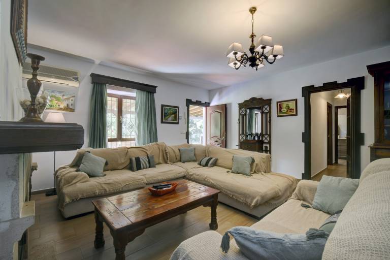 Fully equipped pleasant vacation home with garden, fast internet & private pool | Mountain view | Pets allowed — photo 5