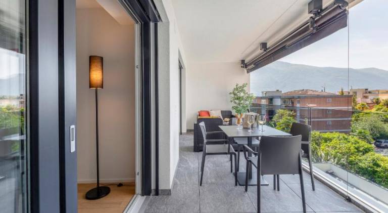 Serviced apartment with pool, yard & terrace — photo 5