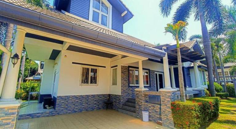 Villa with jacuzzi & pool — photo 5
