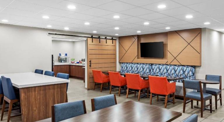 Holiday Inn Express Hotel & Suites Charleston-Southridge By IHG — photo 5