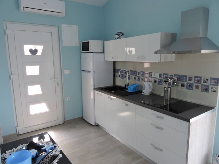 Apartment with grill — photo 3