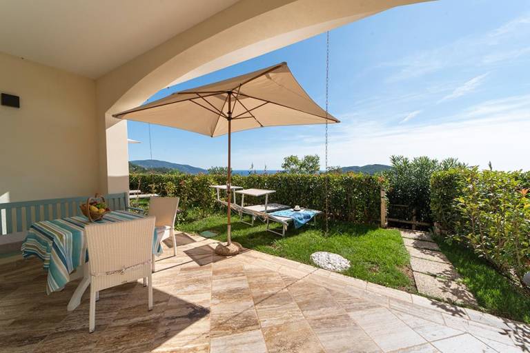Holiday apartment with pool, patio & garden | Pets allowed — photo 5