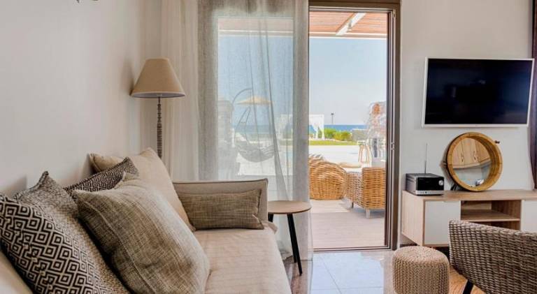 Charisma Beach Front Villa — photo 2