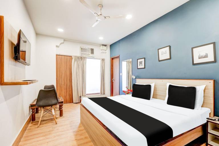 Super Collection O Palam Near Railway Station