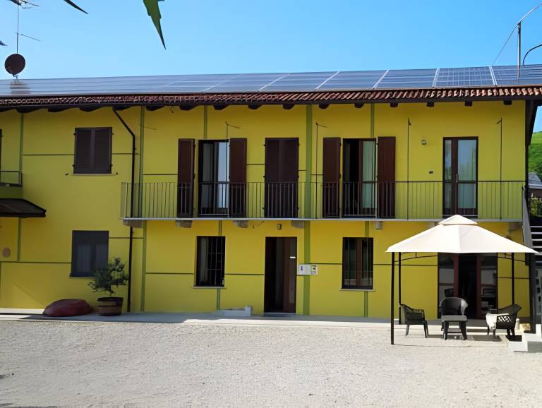 The Green Guest House in La Morra