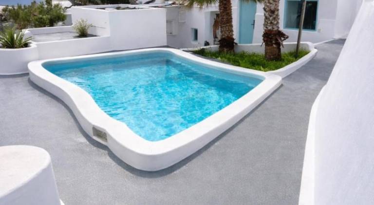 Rental apartment with jacuzzi, garden & terrace | Pet-friendly in Santorini
