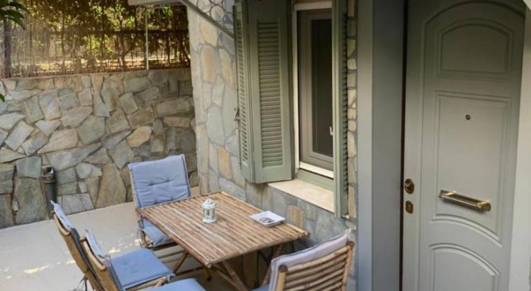 Holiday apartment with yard & patio in Glyfada
