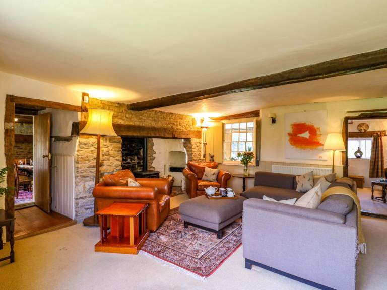 Cottage with garden — photo 5