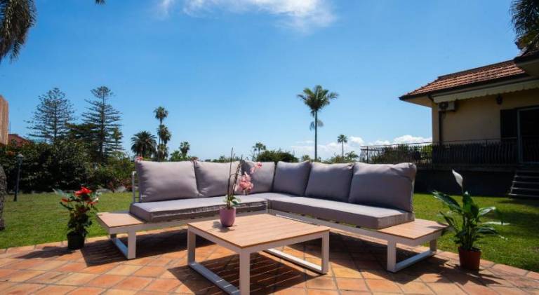 Villa with hot tub & pool | Pets allowed — photo 5