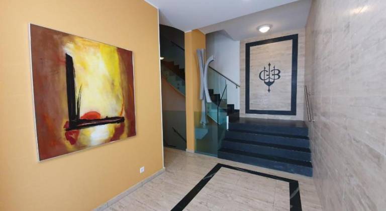Apartment with patio — photo 3