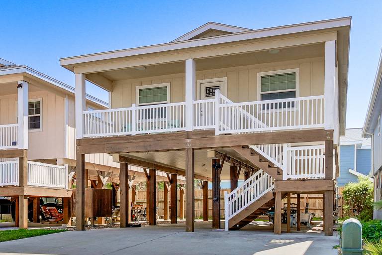 Walk or Ride to Beach! Family Home w/ Patio Lounge — photo 4